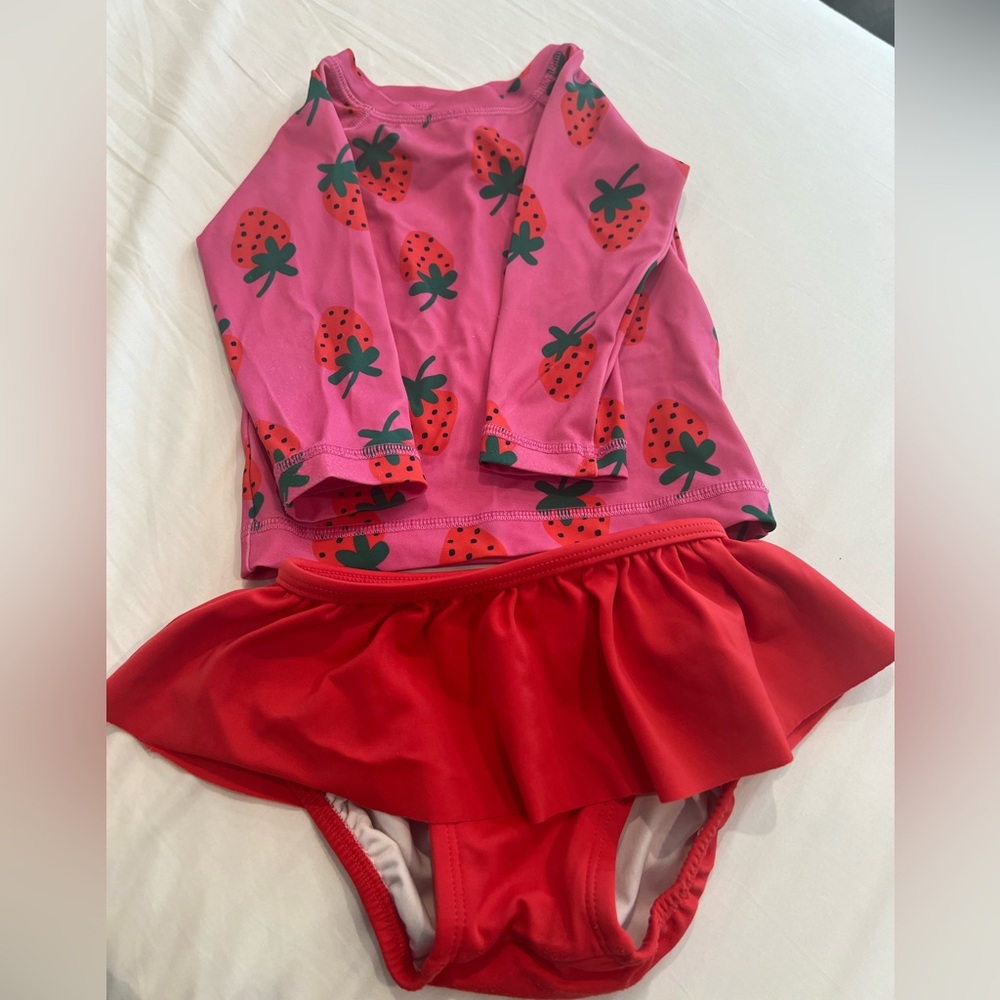 Hanna Andersson Strawberry Print Rashguard swim swimsuit